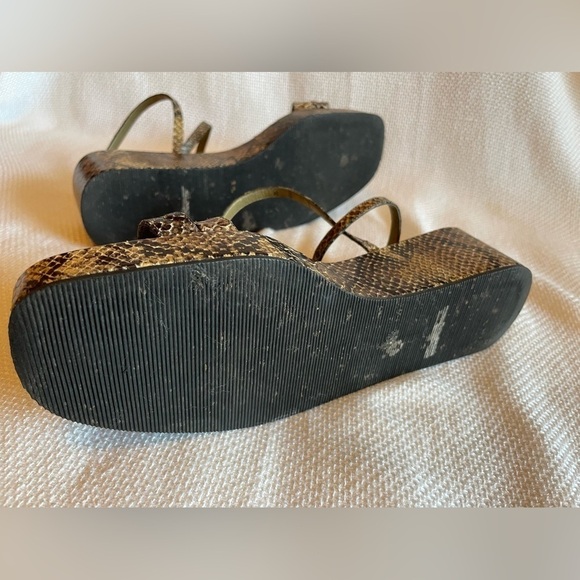 Yves Saint Laurent reptile platform sandals - Picture 5 of 6